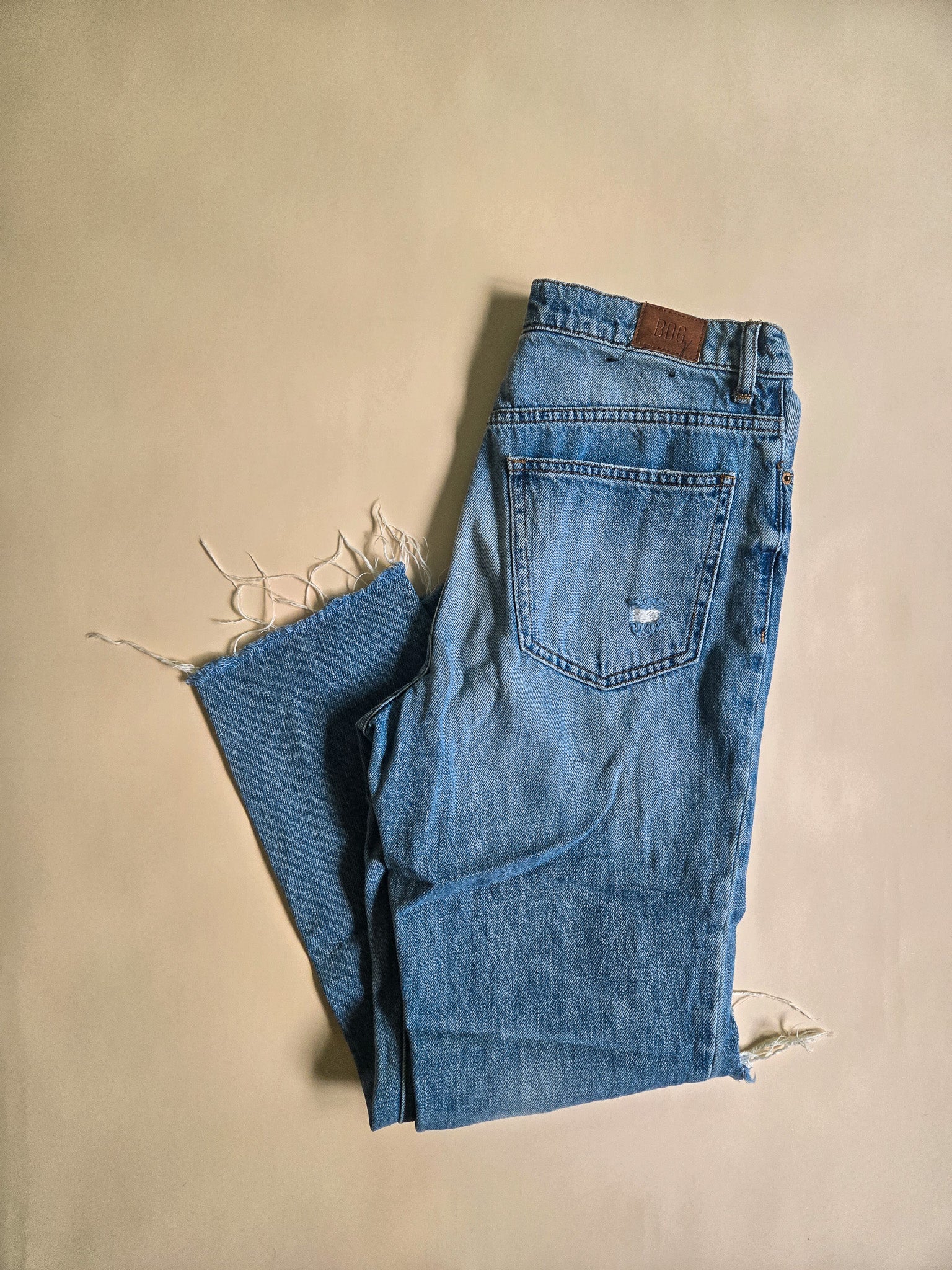 BDG Urban Outfitters Distressed Slim Straight Jeans – Size 27 (High-Rise, 100% Cotton, Rigid Fit) The Kindred Bone