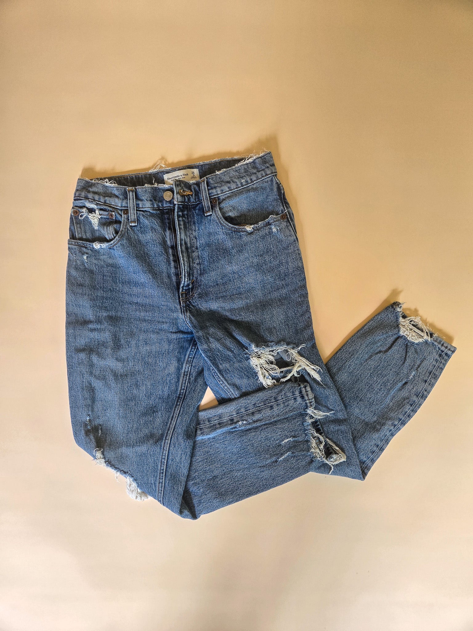 Abercrombie & Fitch Mom Jean – 26/2 The Kindred Bone