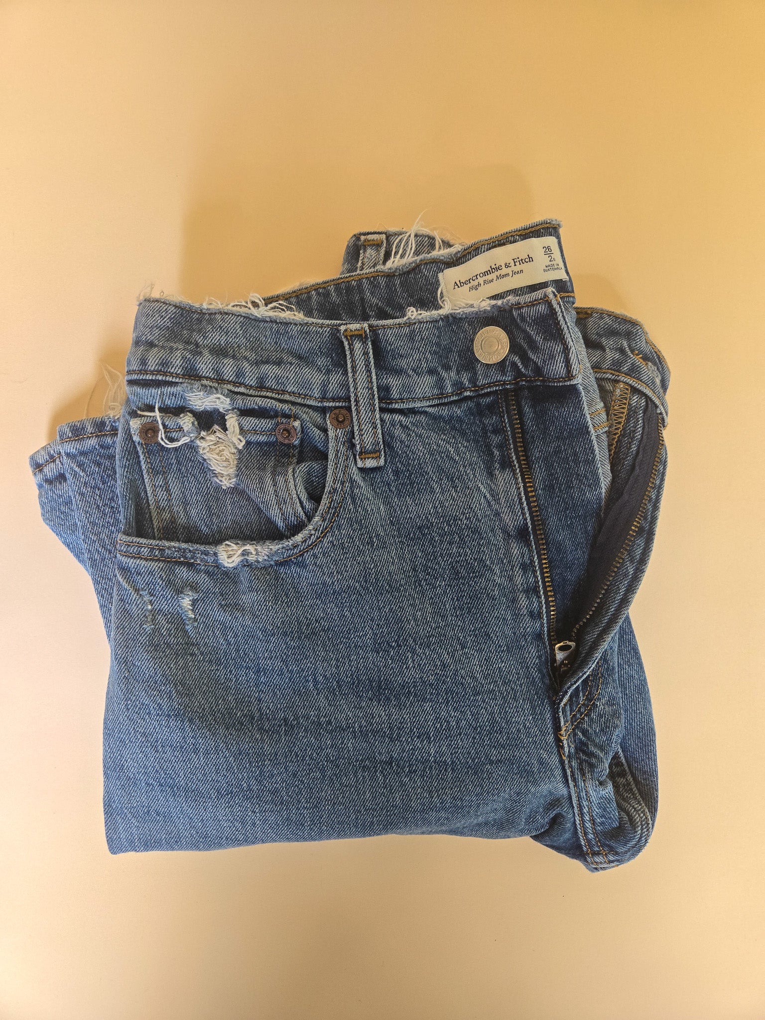 Abercrombie & Fitch Mom Jean – 26/2 The Kindred Bone