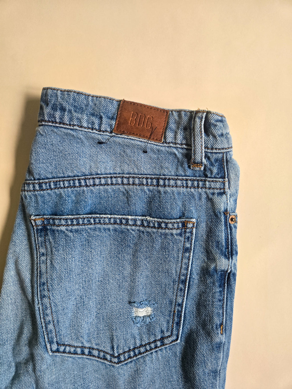 BDG Urban Outfitters Distressed Slim Straight Jeans – Size 27 (High-Rise, 100% Cotton, Rigid Fit) The Kindred Bone