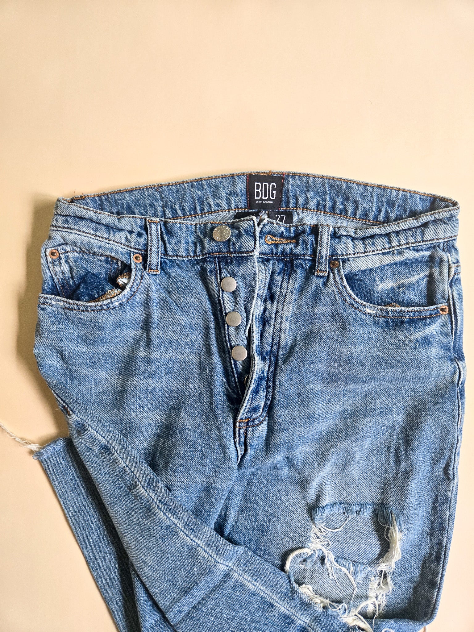 BDG Urban Outfitters Distressed Slim Straight Jeans – Size 27 (High-Rise, 100% Cotton, Rigid Fit) The Kindred Bone