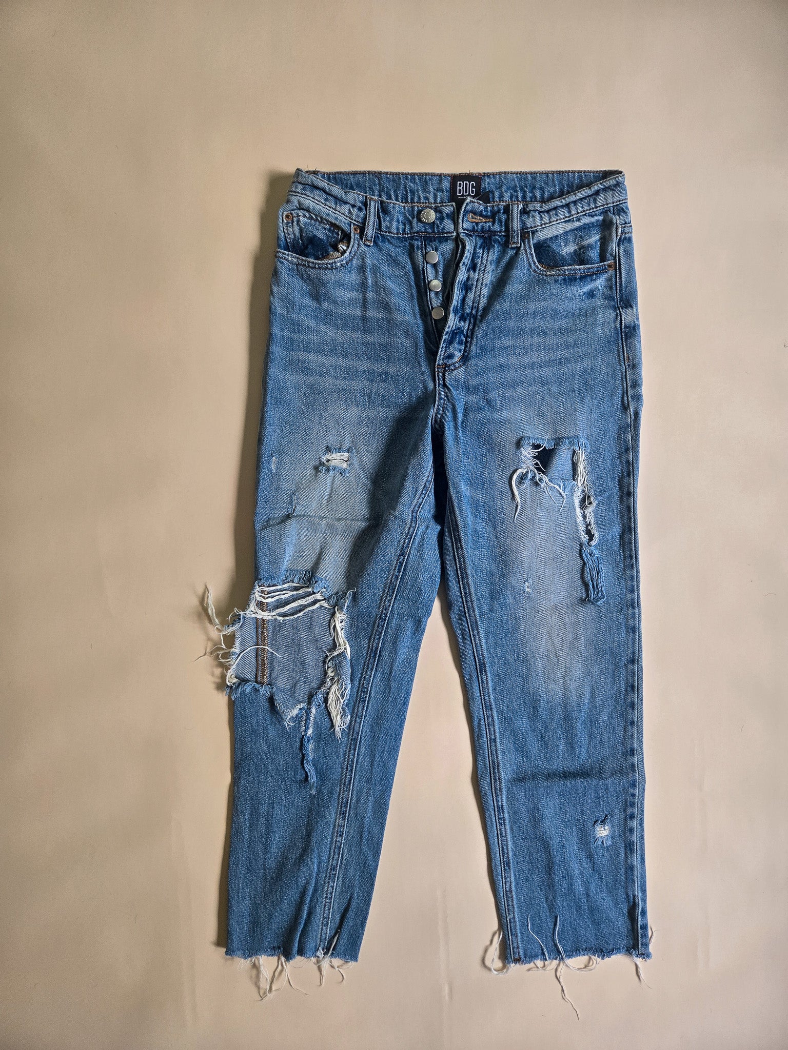 BDG Urban Outfitters Distressed Slim Straight Jeans – Size 27 (High-Rise, 100% Cotton, Rigid Fit) The Kindred Bone