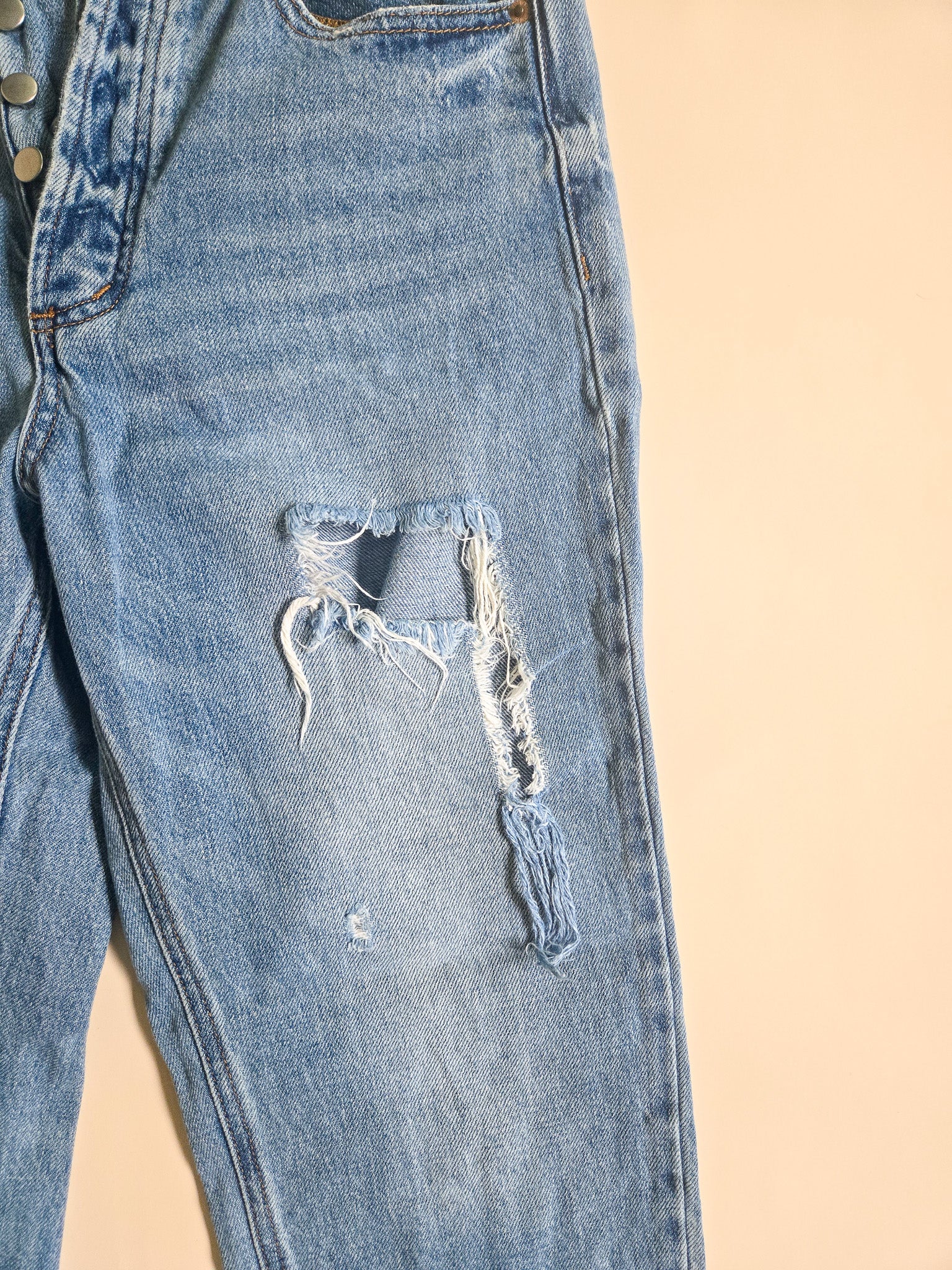 BDG Urban Outfitters Distressed Slim Straight Jeans – Size 27 (High-Rise, 100% Cotton, Rigid Fit) The Kindred Bone