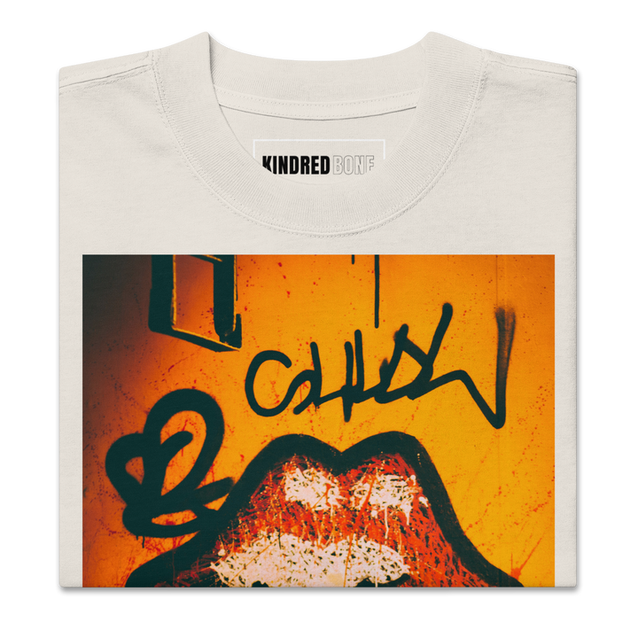 KB | KISS ME TEE The Kindred Bone