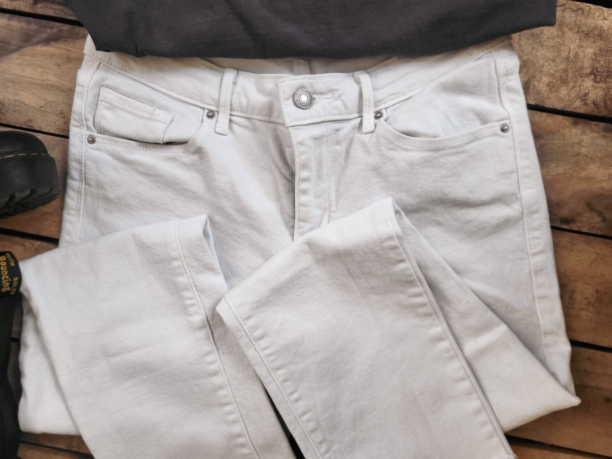 VINTAGE LEVIS JEANS The Kindred Bone